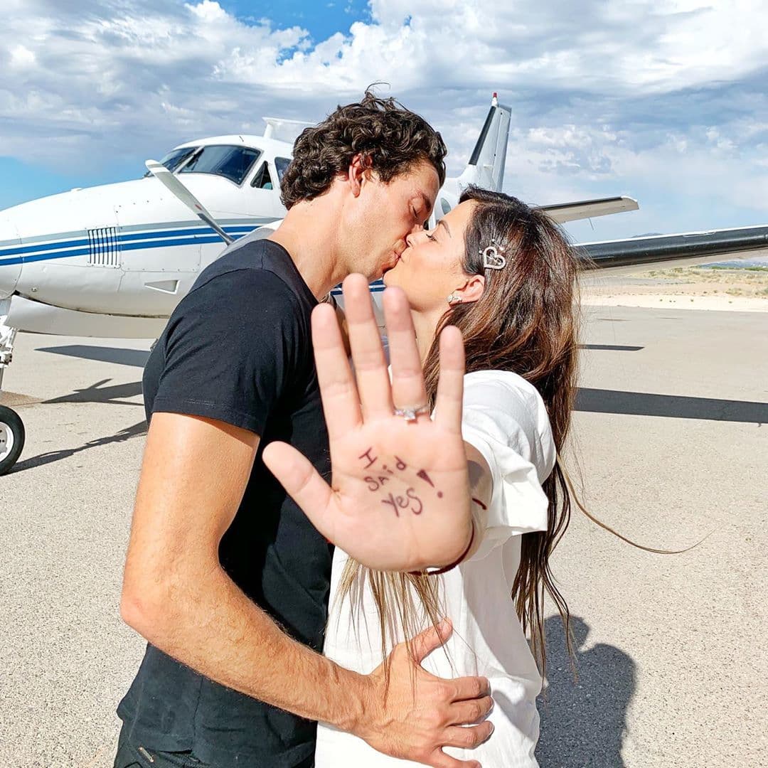 El guardameta, Óscar Jiménez y la conductora de ‘Me Caigo de Risa’, Mariana Echeverría se comprometieron en junio de 2019, y el 9 de noviembre de ese mismo año se casaron en una playa de Cancún.
<br>