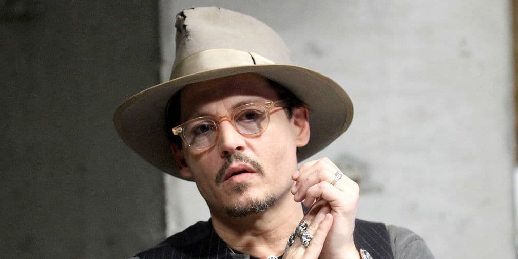 3. Johnny Depp: El actor sufrió una lesión en la mano mientras rodaba Piratas del Caribe 5 y necesitó cirugía.