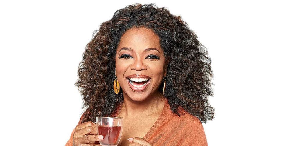 6. Oprah Winfrey: Su infancia fue tan pobre que su abuela le hacía trajes con tela de sacos de papas