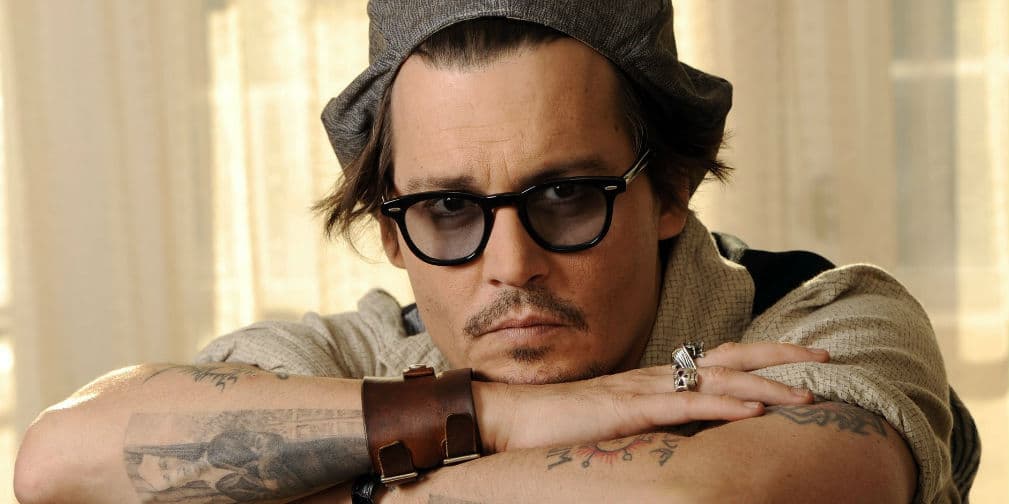 1. Johnny Deep: Generalmente anda con jeans sucios, el cabello largo y sombreros de todo tipo. ¡No está padre!