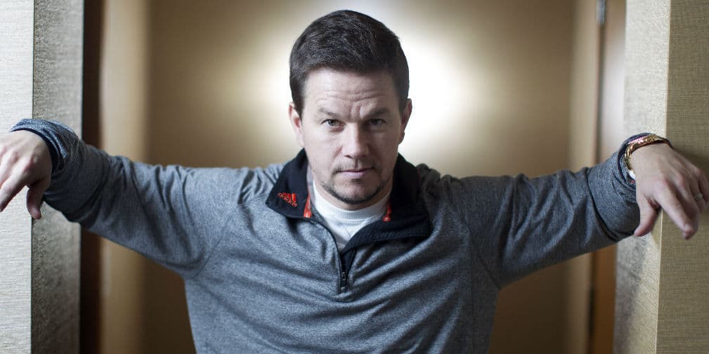 5. Mark Wahlberg: A pesar de tener una figura envidiada cuenta con un singular defecto: tiene tres pezones.