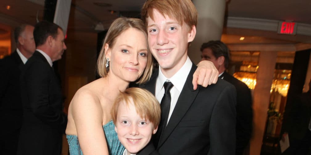 9. Jodie Foster: La actriz y su ex, Cydney Bernard, han criado a dos muchachos. Ambas siguen siendo amigas.