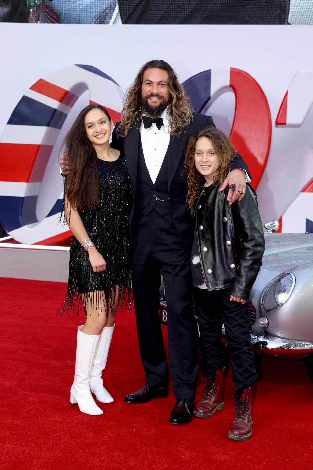 Jason Momoa y sus hijos en la premier de 'No time to die'