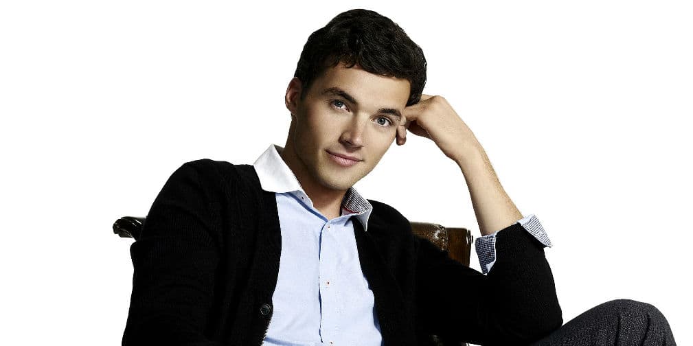 4. Ian Harding: El maestro de Aria en Pretty Little Liars, es tan guapo que no importa que sea bisexual.