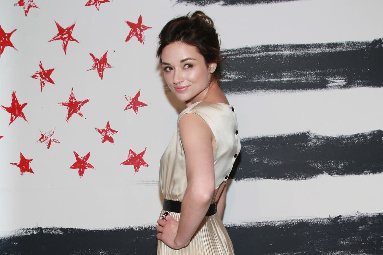 Como que Crystal Reed le da un aire a la cantante Paty Cantú, ¿a poco no?