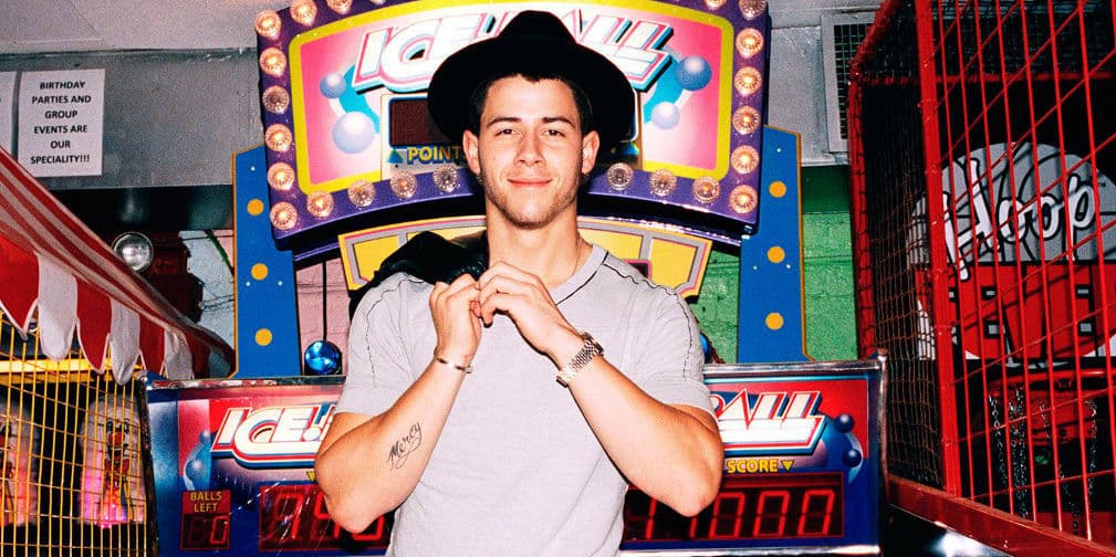 10. Nick Jonas: Al cantante y actor le gusta consentirse con varias pizzas cuando es su día libre de dieta.