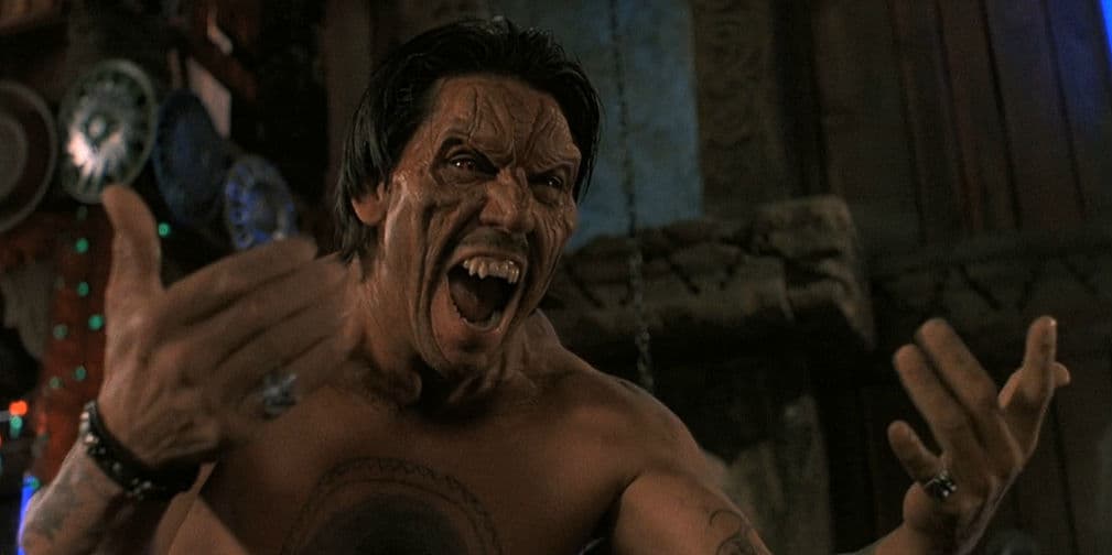 Es de ascendencia mexicana y primo segundo del cineasta Robert Rodríguez, ¡puro talento familiar!