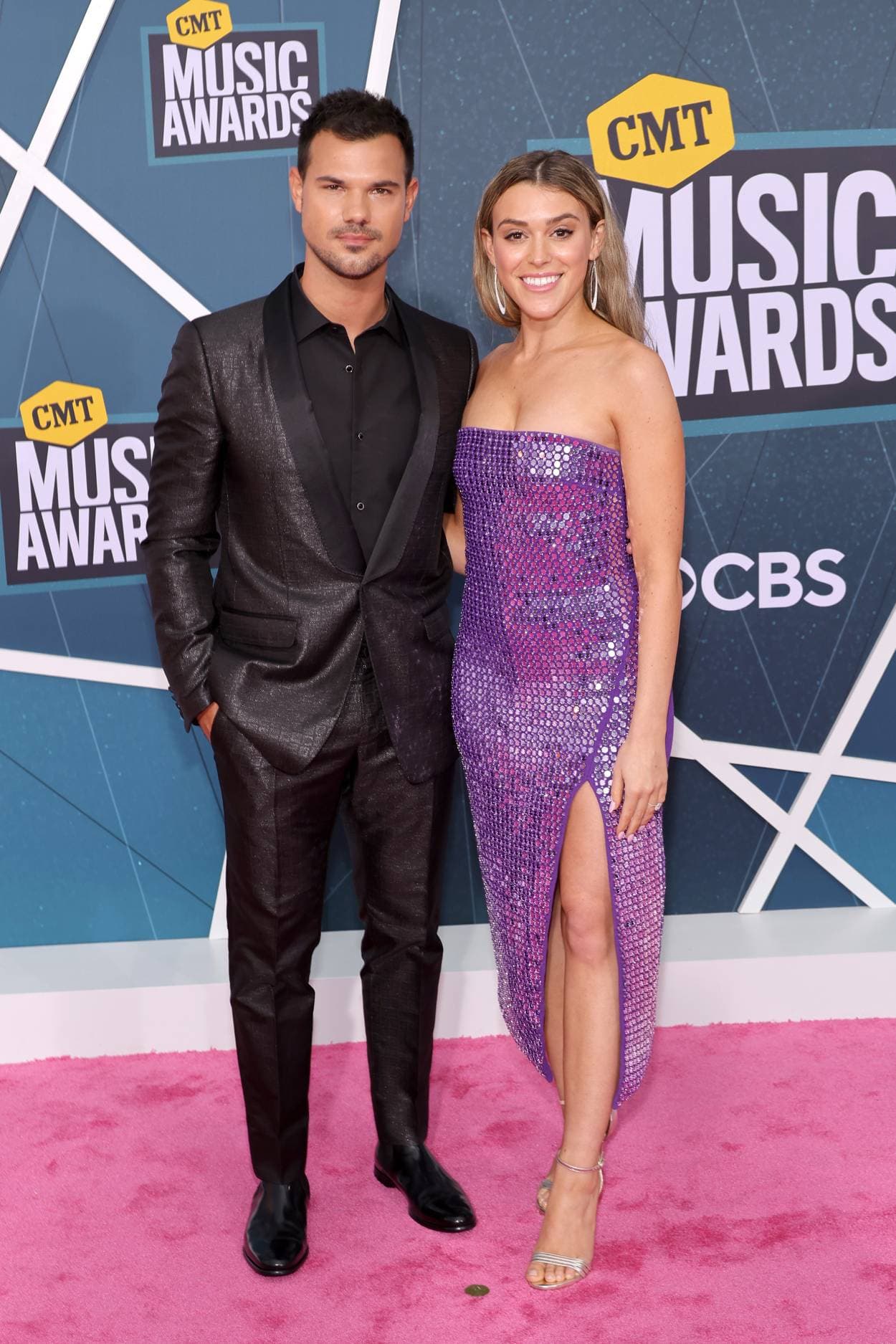 Taylor Lautner comparte las primeras imágenes de su boda