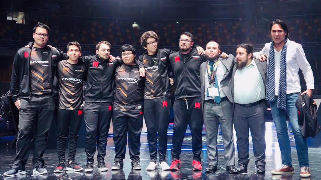 ¡Gánate un Jersey firmado por Infinity Esports, campeón de LOL en ...